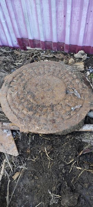 Продам крышку люка