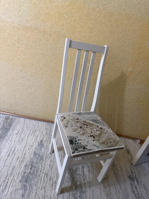 Стол со стульями