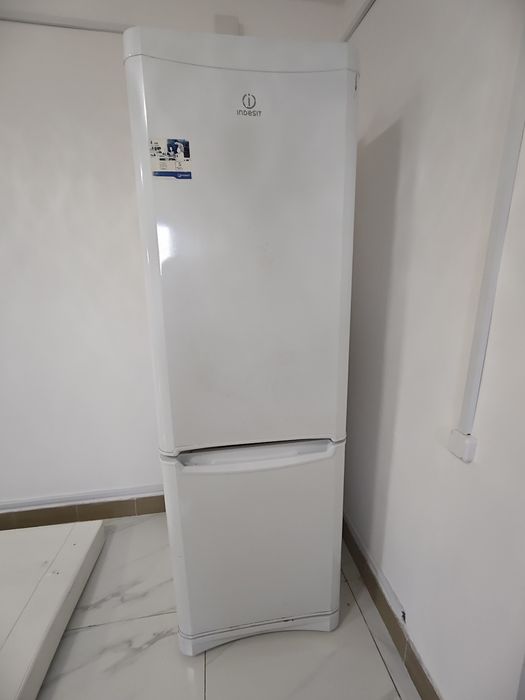 Холодильник Indesit