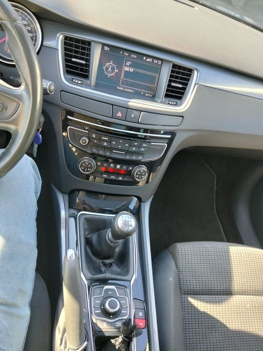 Peugeot 508 SW 2012