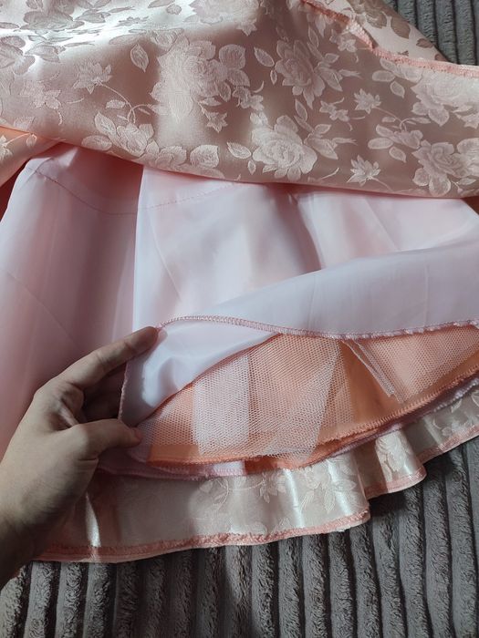 Платье нарядное персикового цвета