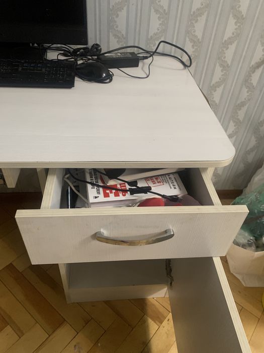 Продам компьютерный стол