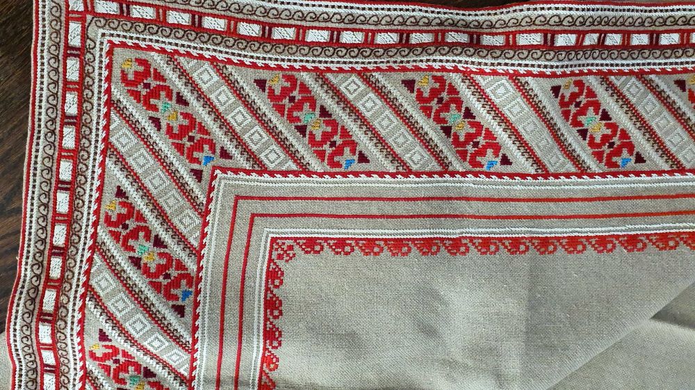 Ленена покривка-бижу