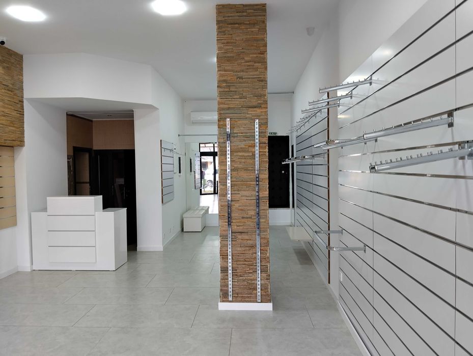 Дава под наем Магазин /офис/ в идеалния център