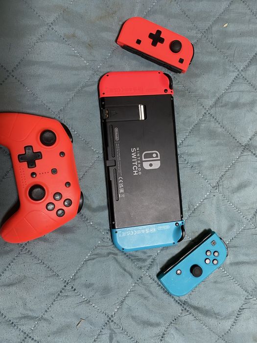 Nintendo Switch V2 HAC-001 +controller