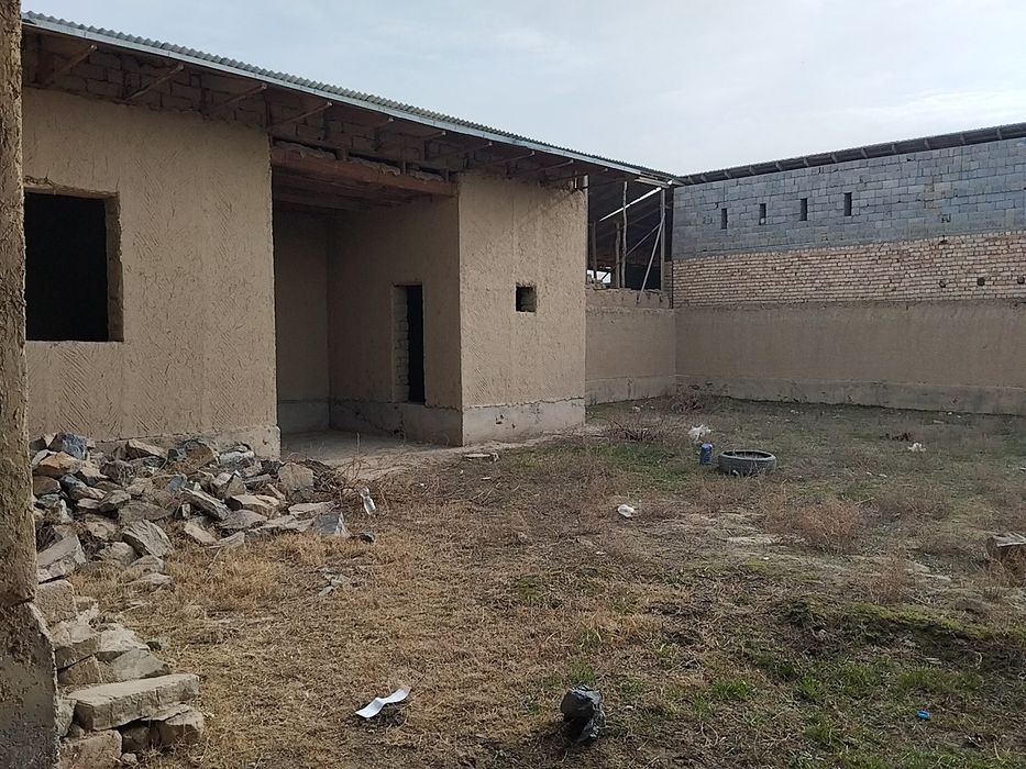 Uy sotiladi 6sotix 8xona