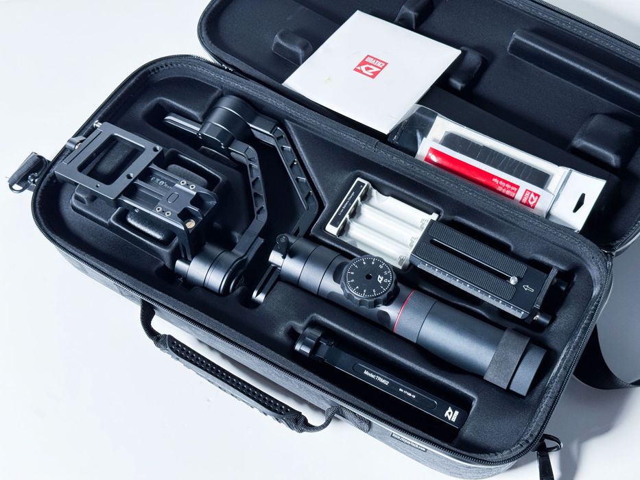 Zhiyun Crane 2 NOU Gimbal cu Stabilizre pe 3 axe, cu Follow Focus integrat, compatibil cu o gamă selectă de aparate foto DSLR