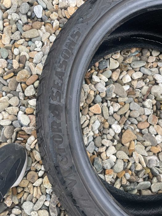 4x 225 40 18 Goodyear Vector4Season