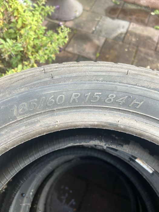 Vand cauciuri VARA TIGAR  185 60 r15 rulate foarte putin.