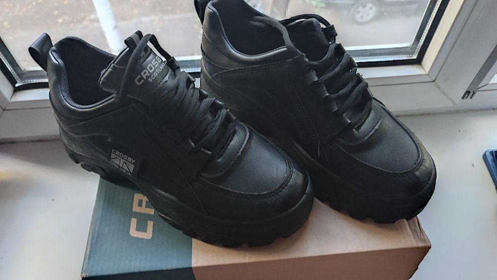 Кроссовки кожаные