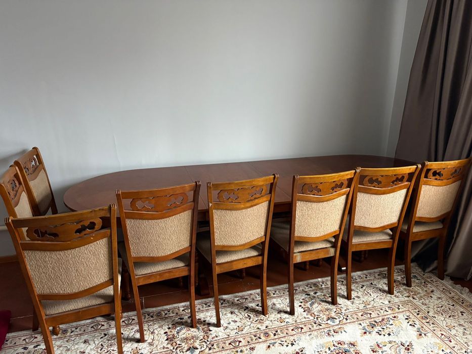 Продам обеденный стол