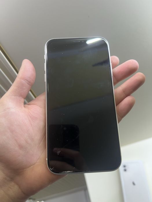 Продам IPhone 11 128gb не вскрывался