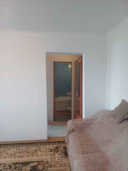 Proprietar,  inchiriez apartament renovat recent, compus din  2 camere, bloc reabilitat recent,  situat la 5 minute de statia de metrou Piata Sudului