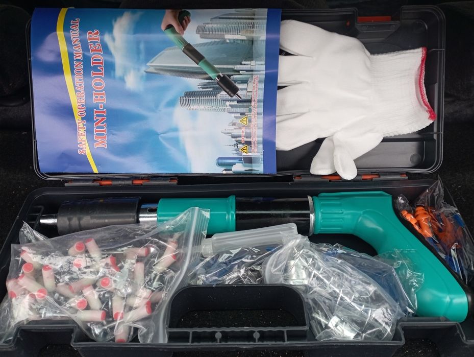 Trusă pistol cu cuie