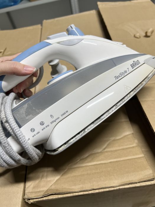 Утюг Braun в рабочем состоянии
