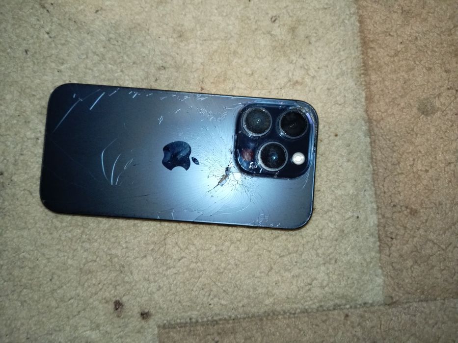 Vând iPhone 15 pro