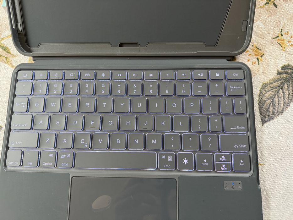Keyboard & case for iPad