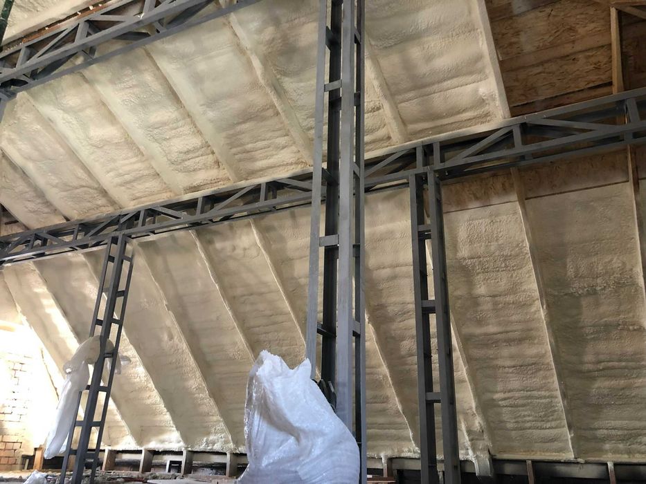 Пена сепиш хизмати, пена утеплитель ППУ, утепление мансард крыши стен