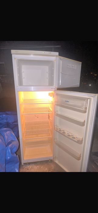 Frigider arctic 149 lei cu defect poza 2 dar functional probat