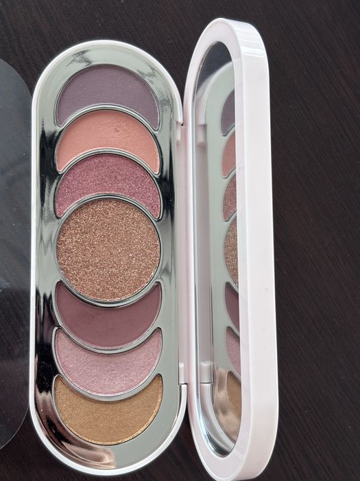 Rare Beauty   Discovery eyeshadow palette