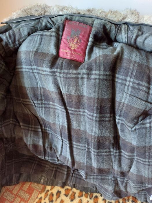 Дамско яке от естествена кожа с яка от естествен косъм