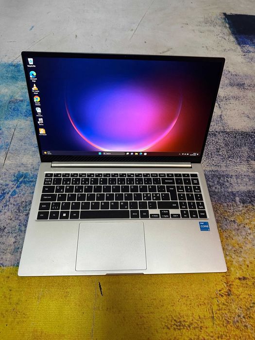 laptop samsung galaxy book, i3 gen 12, octacore, 8 gb, ssd