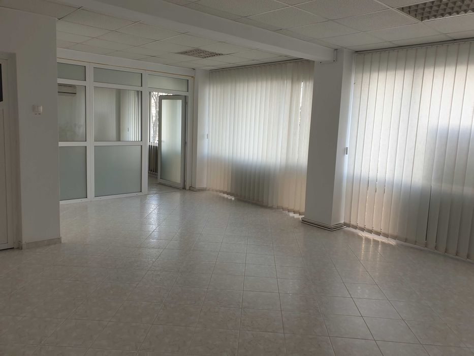 SPATIU BIROU 70 mp cu suprafete vitrate si casete luminoase (ultracentral)