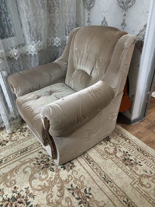 Продам диван  б.у