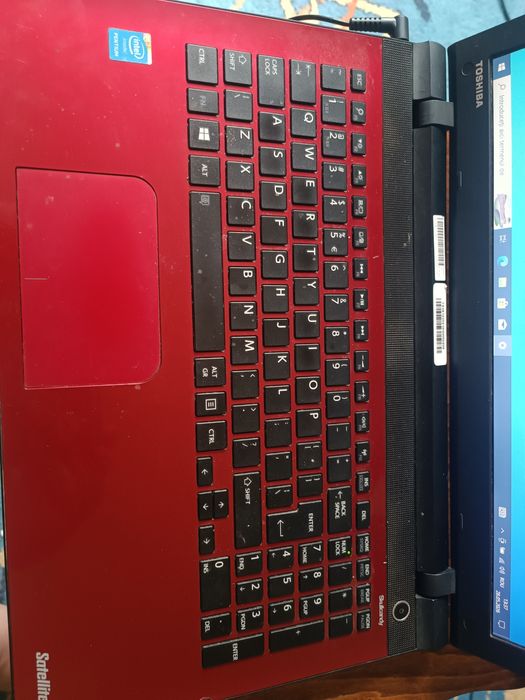 Laptop Toshiba cu incarcator