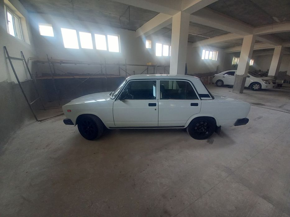 Vaz 2107 sotiladi