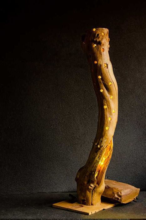 Дървена авторска лампа