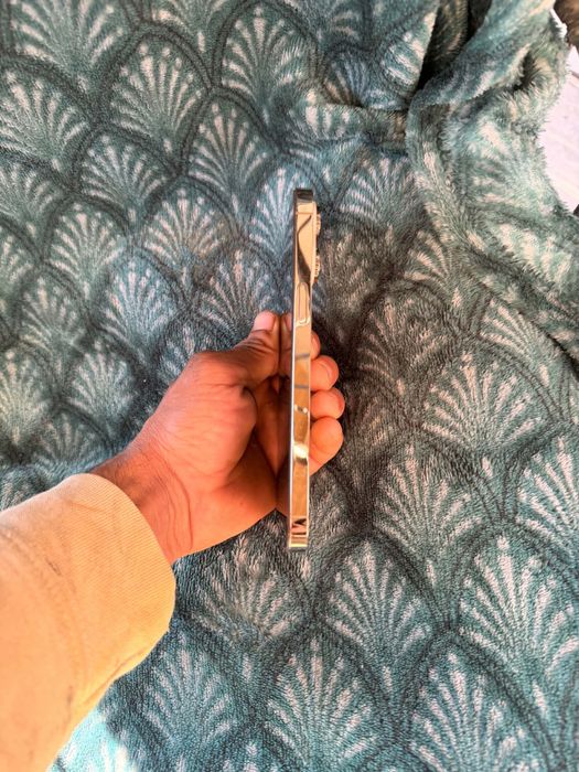 Vand Iphone 14 pro max gold sau schimb