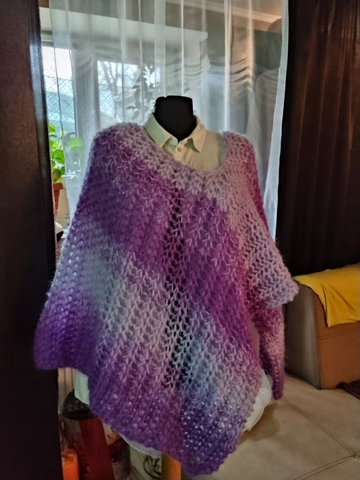 Ръчно изплетено пончо от мохер