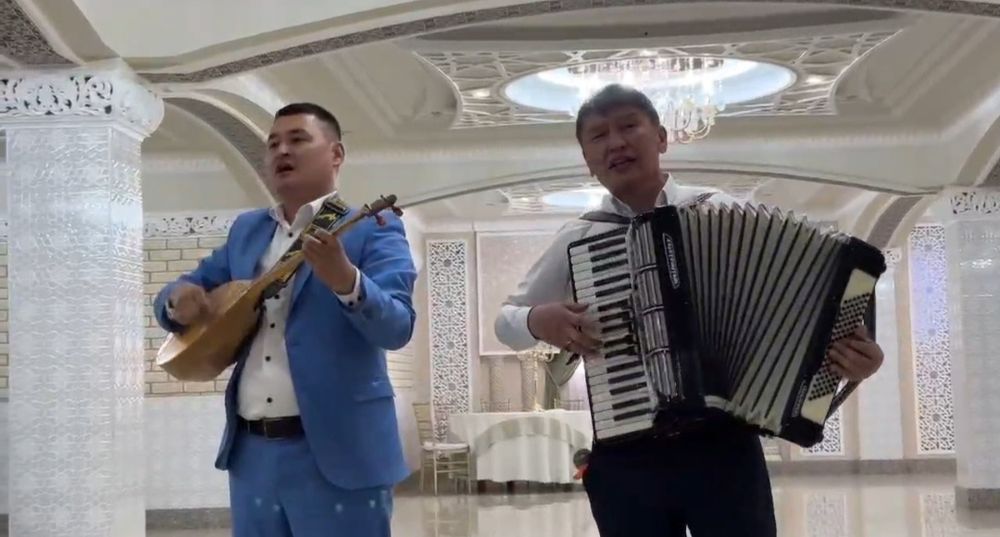 Асаба домбыра баян әнші бишілер