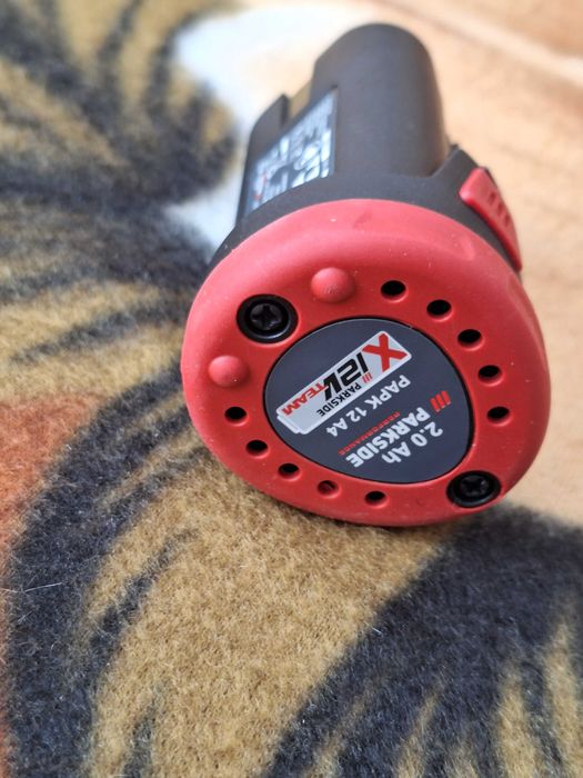 Acumulator litiu-ion de 12 V și 2 Ah,  din seria X 12 V Team,  model  Parkside PAPK 12 A4