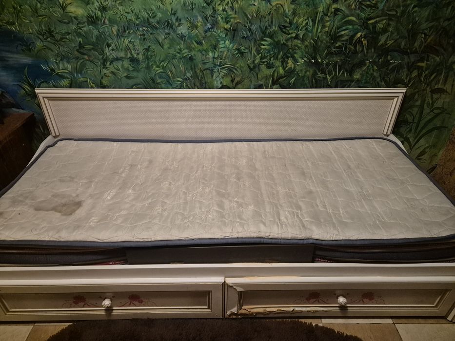 Кровать б/у с матрасом