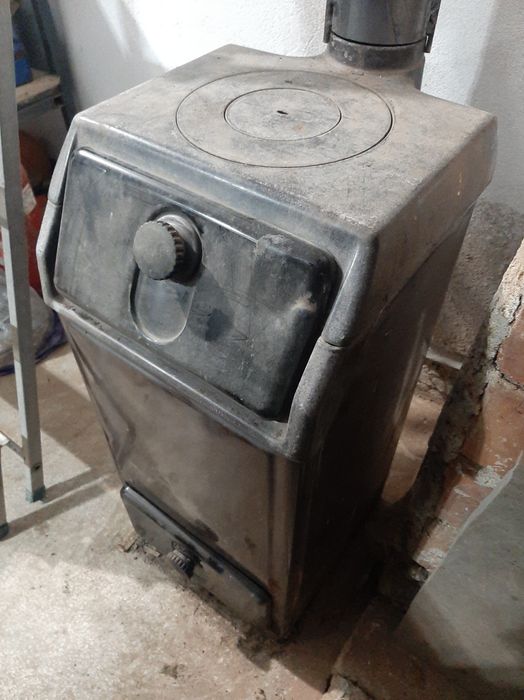 Soba de gatit pe lemne semineu mic