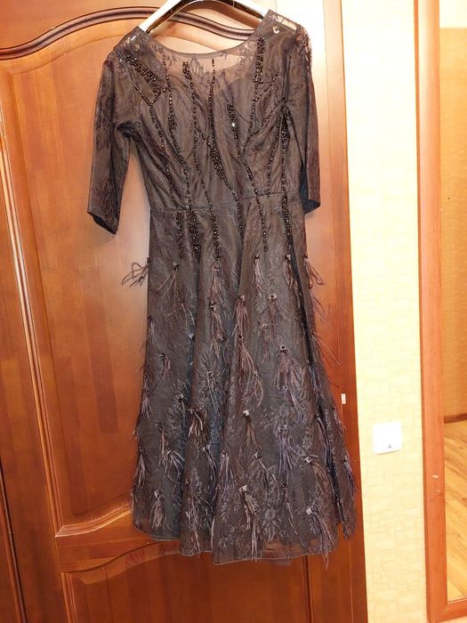 Вечерние платья одевали по 1 раз.