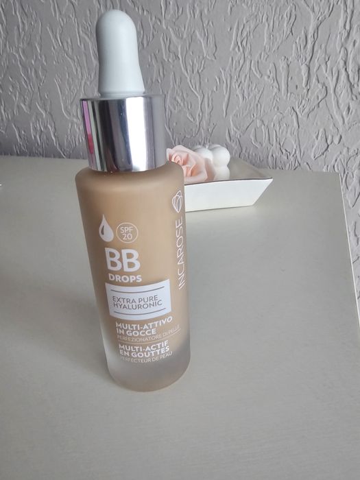 Crema (tip fond de ten) pentru orice tip de ten,cu acid hialuronic