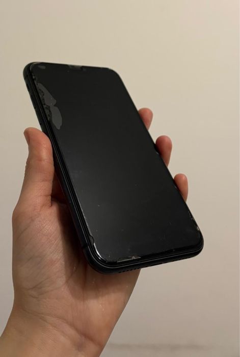 Продам телефон Айфон 11