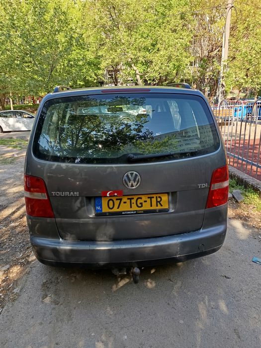 Volkswagen Touran Mașină De Vânzare