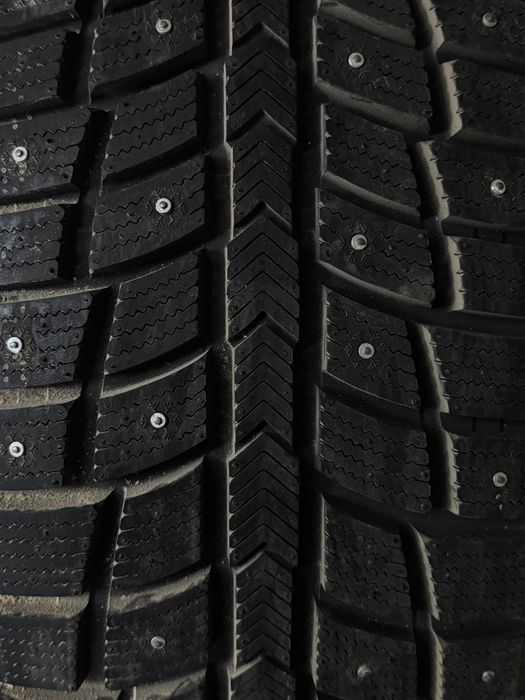 Зимние шины BLACKHAWK 235/50 R18