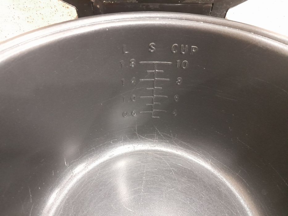 Срочно продаётся мультиварка redmond rmc-m90