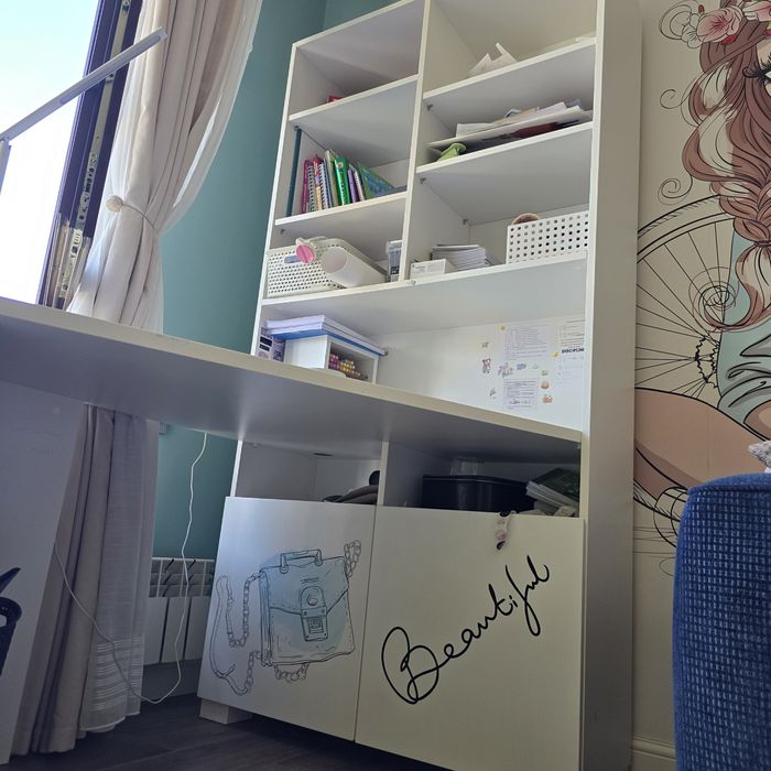 Стол со стеллажом в детскую