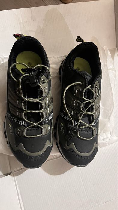 Кроссовки детские новые