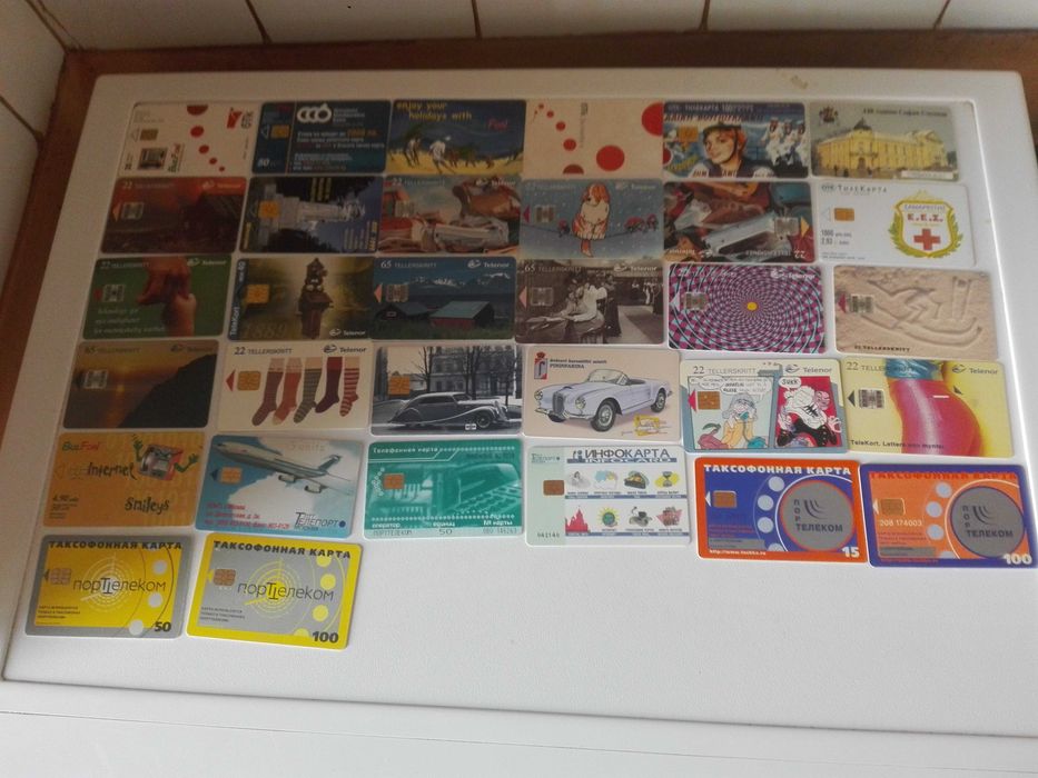 Две къмпингови лампи и лот фонокарти.