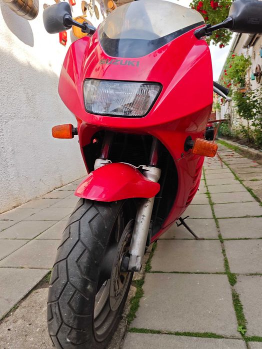 Motocicleta Suzuki RF600R