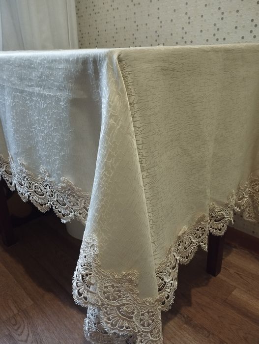 Продам тканевую скатерть