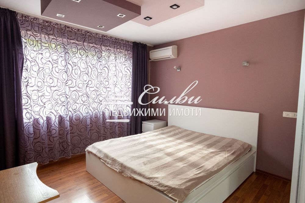 Етаж от ТУХЛЕНА къща - кв.Болницата