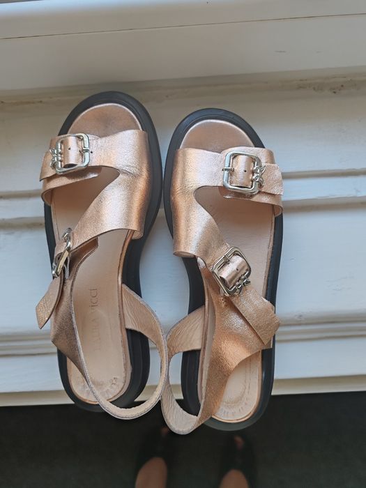 Дамски сандали от естествена кожа